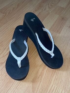 Sanuk Black Wedge w/ With Leather Braid Strap Slip On Thong Toe Sandals Size 8